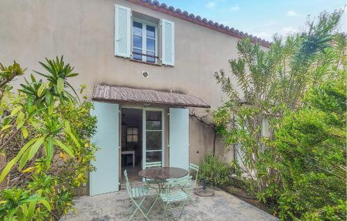 One-Bedroom Holiday Home
