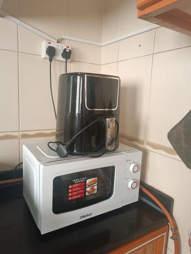 Hamid hustle - image 2