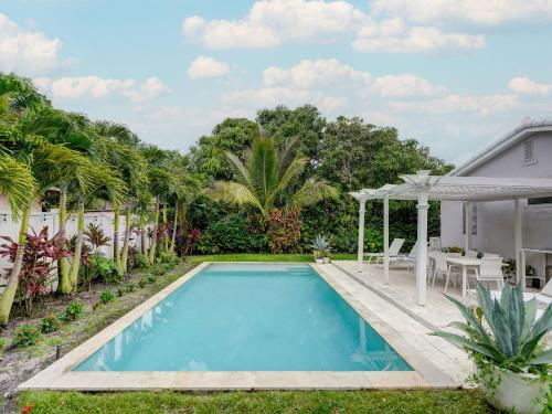 Luxury Miami Casa Bonita with Tropical Pool Oasis in Miami, USA