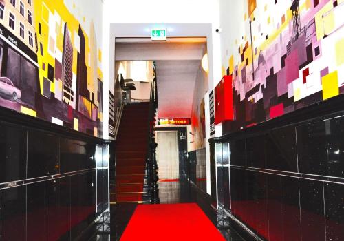 Entrance, Hotel Prens Berlin near Turkish Market