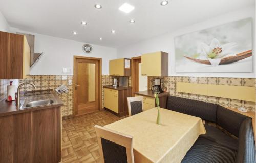 virtuve, Stunning Apartment In Schleusingen in Nahetal-Waldau
