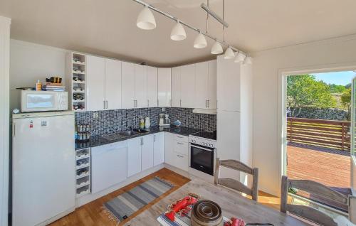 virtuve, Cozy Home In Sveio With Wifi in Sveio