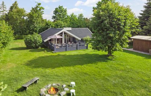 Beautiful Home In Væggerløse With Wifi