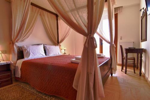 Petrochori ApartHotel in Kourites