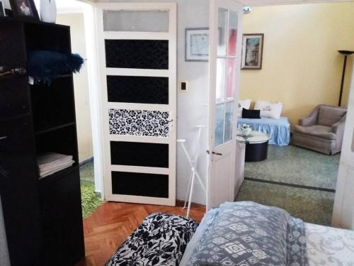 One-Bedroom House image 5