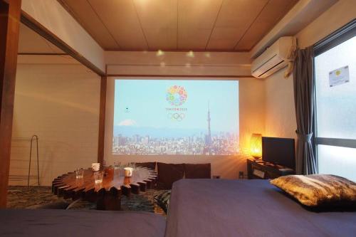 Shinjuku 3 min walk from station #projector OH2-3