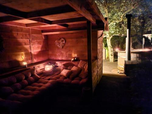 Huize Koempoelan in นาร์เดน