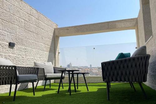 Vedere, Gabriel Apartments - Brand Designed Apt in Bayit Vegan 5min to SHAAREI ZEDEK HOSPITAL in West Mountainside