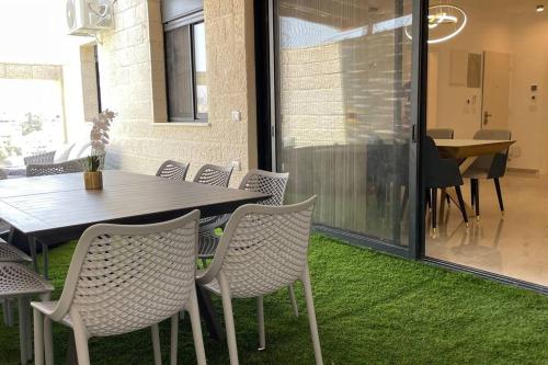 Dotări, Gabriel Apartments - Brand Designed Apt in Bayit Vegan 5min to SHAAREI ZEDEK HOSPITAL in West Mountainside