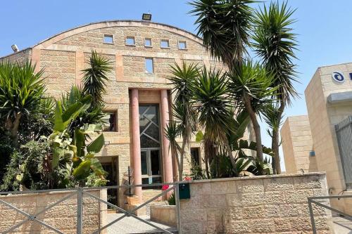 Gabriel Apartments - Brand Designed Apt in Bayit Vegan 5min to SHAAREI ZEDEK HOSPITAL in West Mountainside