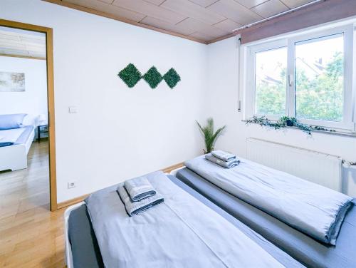 ALFA Stuttgart 3 Zimmer 6 Betten Apartment Zuffenhausen Porsche Bosch BZ WLAN EBK WM, Štutgart (fotografie 10)