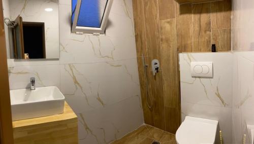 Deluxe Triple Room image 10