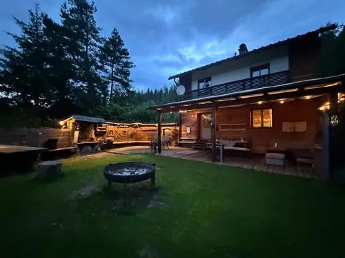 Ferienhaus im Wald in Edelschrott, Österreich