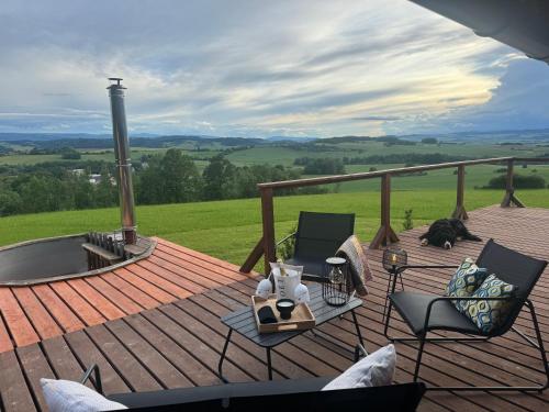 Erkély/terasz, Glamping Salaš (Glamping Salas) in Klatovy