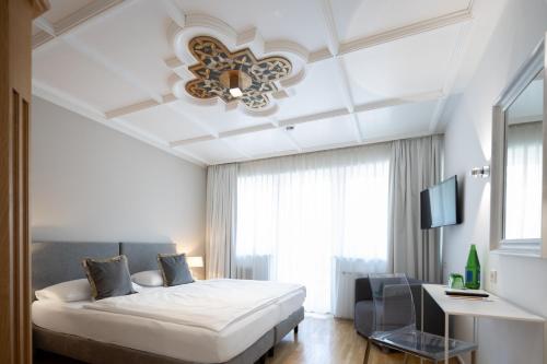 1 queen bed