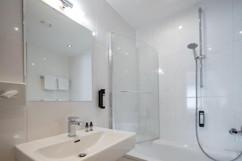 Q! Hotel Maria Theresia - image 8
