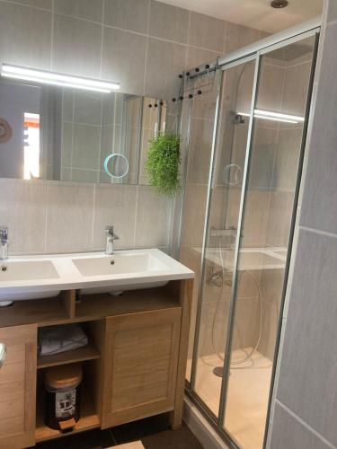 Appartement vue mer acces plage garage in Les Breguieres