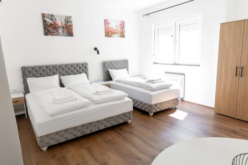 One-Bedroom Apartment image 9