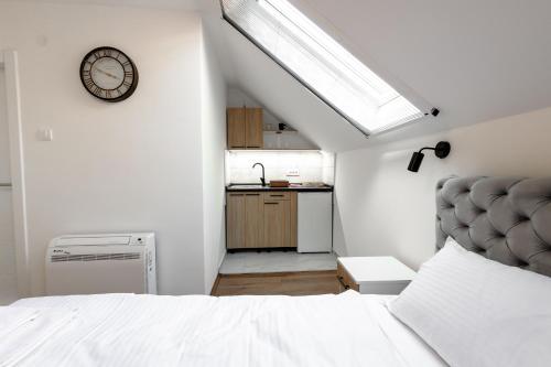 One-Bedroom Apartment image 5