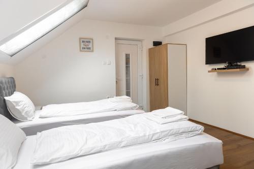 One-Bedroom Apartment image 6