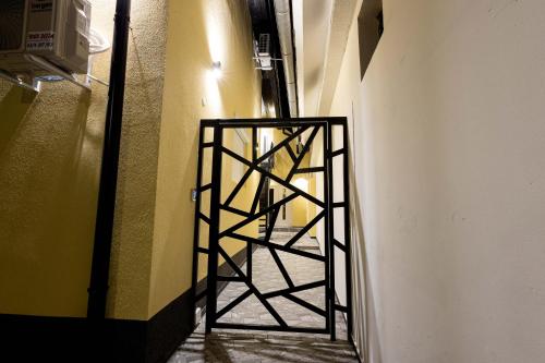 One-Bedroom Apartment image 7