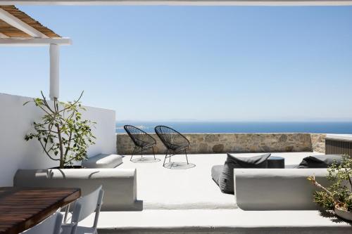 Superior Suite with Outdoor Hot Tub Sea & Sunset View 