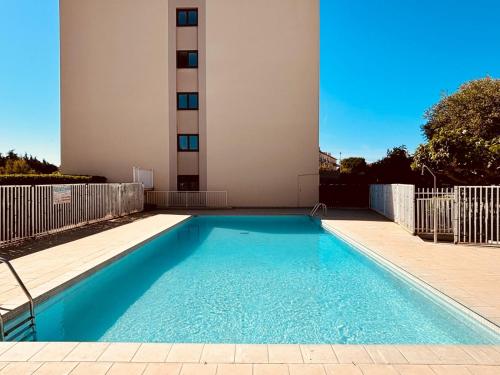 bazen, Studio moderne avec parking et piscine- 313 in Les Arenes