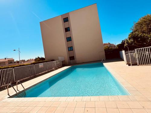 bazen, Studio moderne avec parking et piscine- 313 in Les Arenes