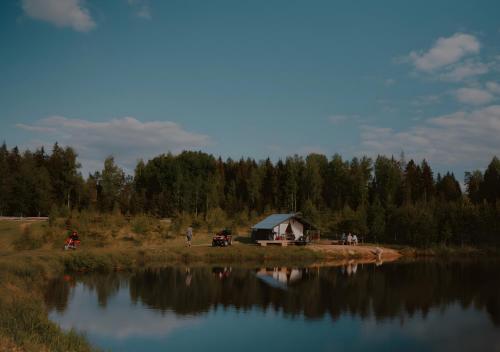 Nas proximidades, Glempings Dīķīši (Glempings Dikisi) in Melturi