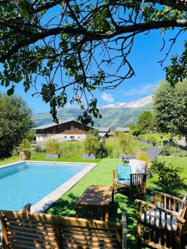 Appartement situe en rez de jardin avec piscine privee en ete in Seez