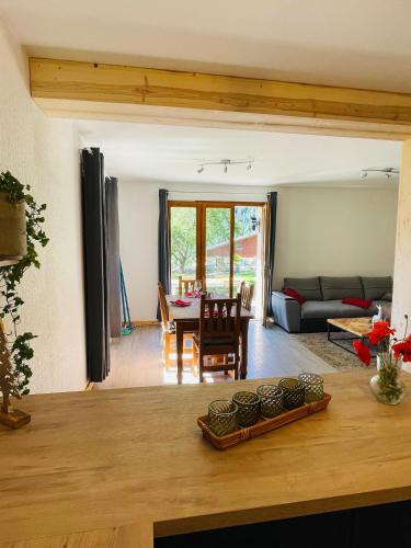 Appartement situe en rez de jardin avec piscine privee en ete in Seez