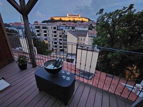 Studio 69 - Old town, 125m2, free parking, best view, Bratislava