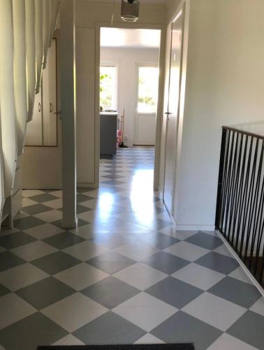 Fint boende med 4 sovrum parkering och trädgård, Stockholm (photo 3)