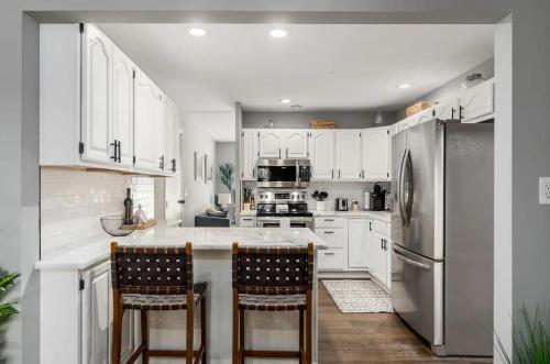 The Gahanna Cabana Hot Tub 5BR in Gahanna, USA