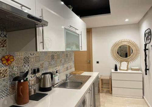 Kitchen, Bel Appartement Cosy dans le centre de Casablanca in Sour Jdid