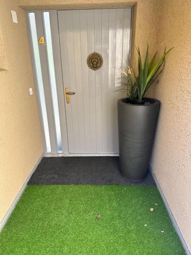 Villa Martino pool and lake view in Carona