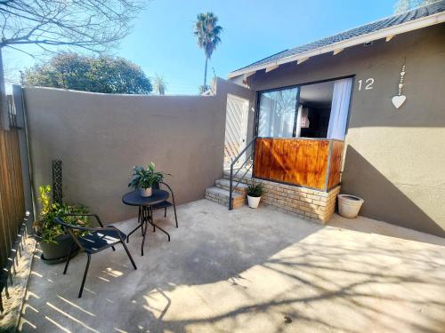 Bison Guest Cottage in Alberton