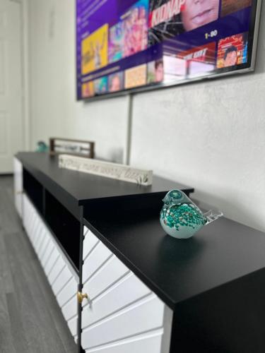 Modern 2BR Unit Near Downtown in Miami, USA