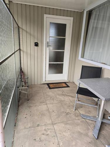 المرافق, Chic Private Studio 5 mins from Airport and shops in بابانيو