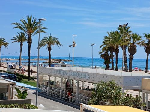 Strand, Primera linea in Cunit