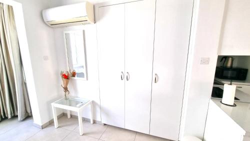 Stylish Studio - 2 Minutes from Kastella Beach, Larnaca (foto 9)
