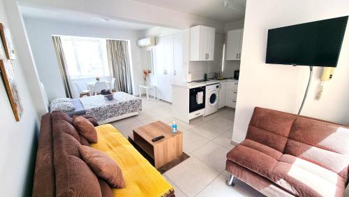 Stylish Studio - 2 Minutes from Kastella Beach, Larnaca (foto 10)