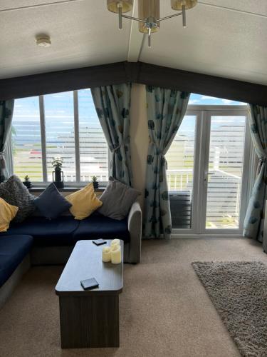 2 bedrooms, 5 beds