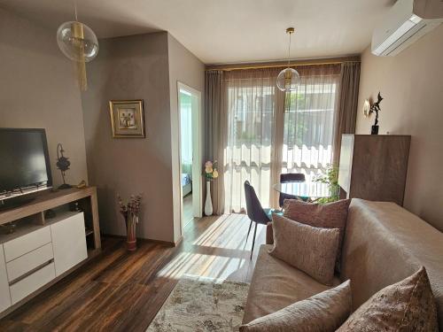Bright Inn - Holiday & Business Apartment, София