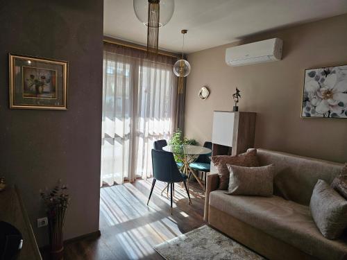 Bright Inn - Holiday & Business Apartment, София (фото 4)