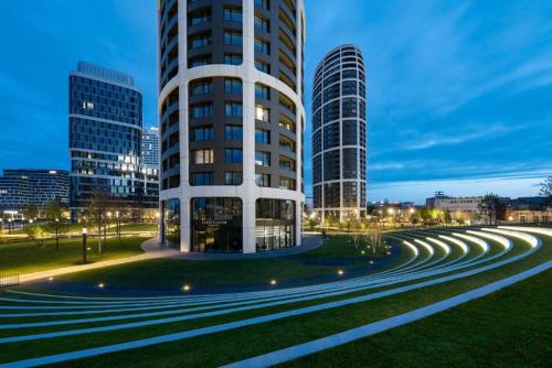 Sky1 Modern Aptm with Rooftop View 30 floor, Bratislava