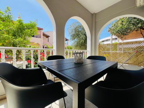 Yanna's Apartments 4
