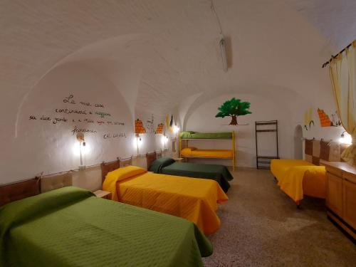 1 queen bed, 2 twin beds, 1 bunk bed, 1 sofa bed