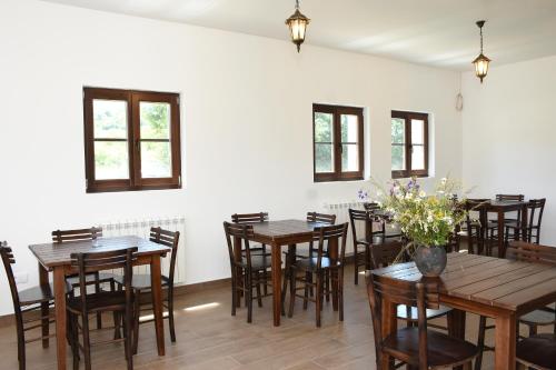 Kod Bogdanovica in Vrtovac