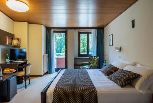 2 twin beds